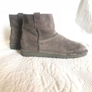 Women’s Gray Short Uggs
